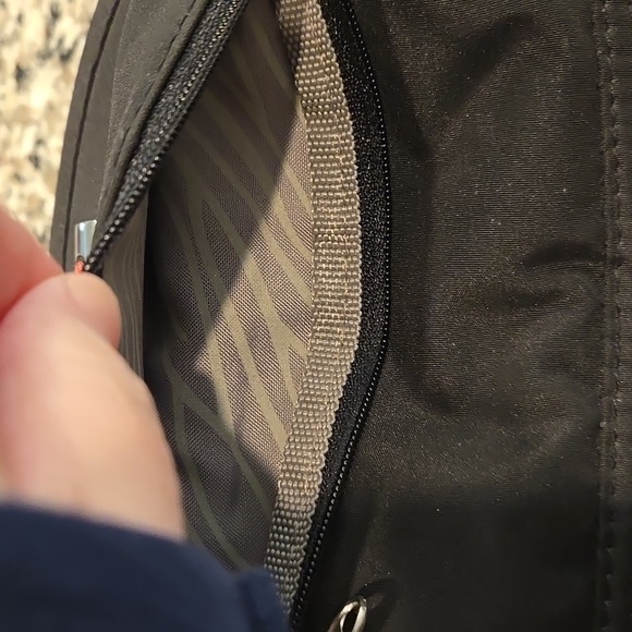 DELSEY ON THE GO SHOULDER BAG. FOLDABLE. BLACK. - Picture 10 of 12